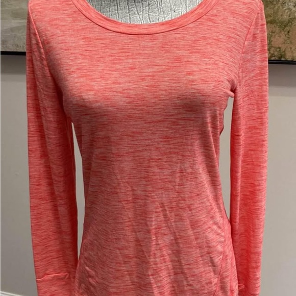 GAP Tops - GAP Heathered Coral orang Long Sleeve gapfit breathe thumb holes athletic small